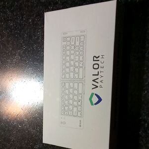 ALO Yoga Valor White Keyboard